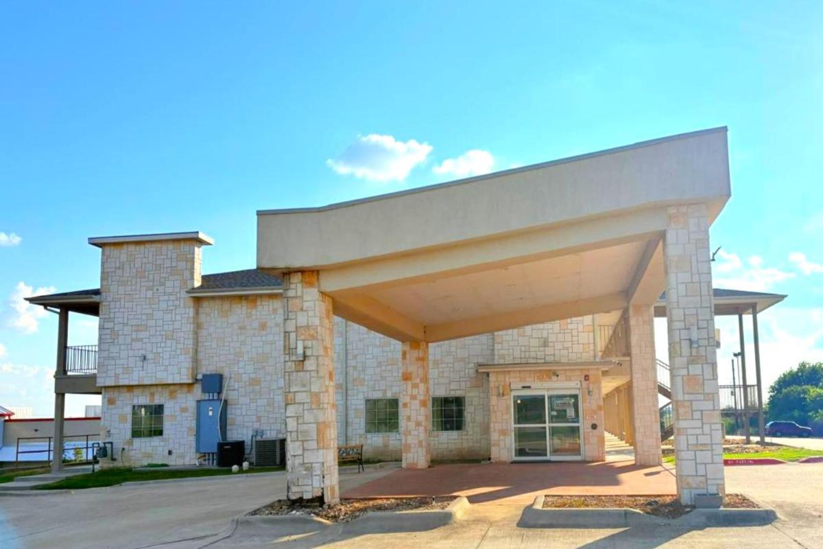Westwood Inn Extended Stay Gonzales TX - Housity