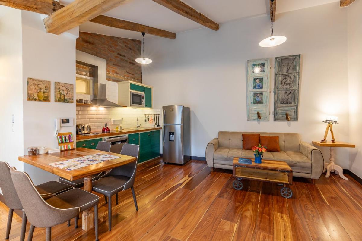 Old Town Quito Suites, Heritage Boutique Hotel, Where Every Detail Tells a Story - Housity