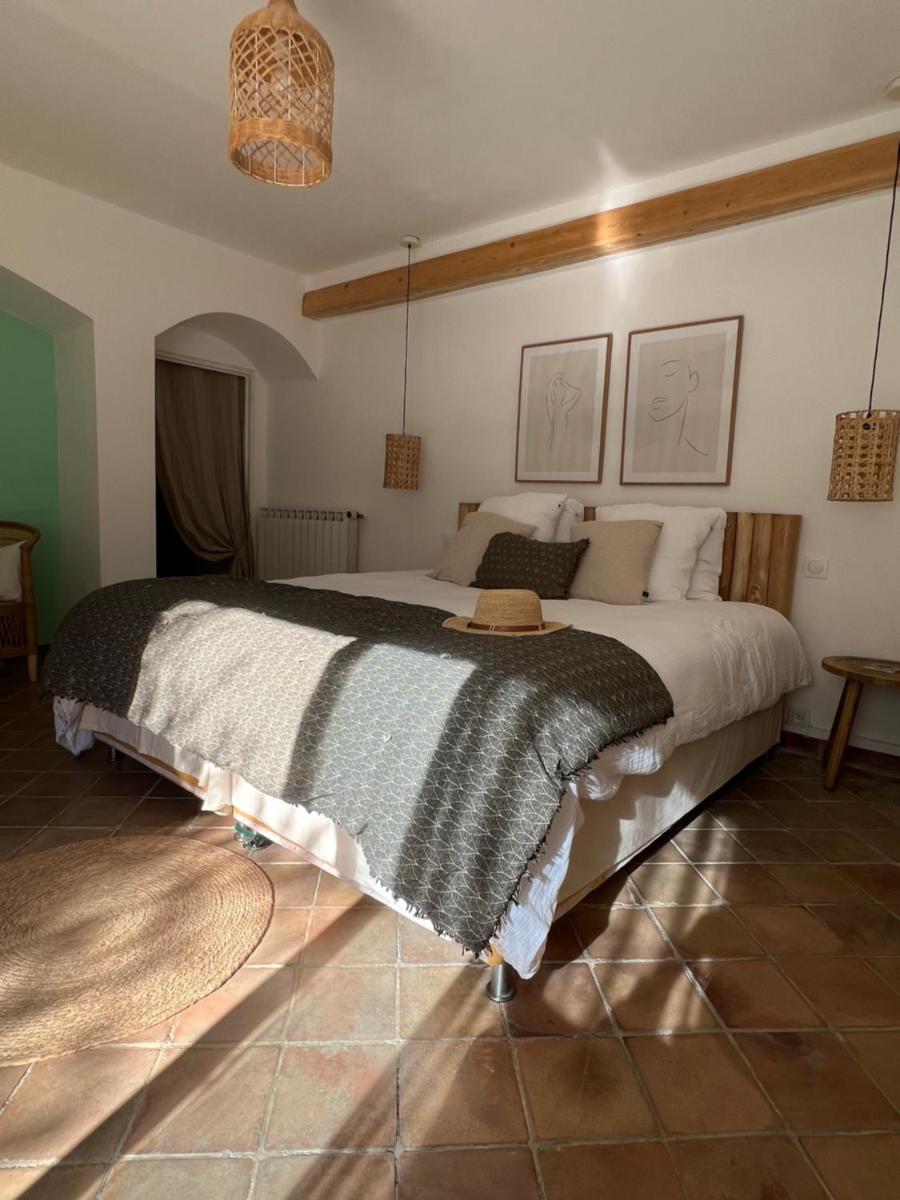La Maison Des Autres, piscine chauffée, chambres d'hôtes proches Uzès, Nîmes, Pont du Gard - Housity