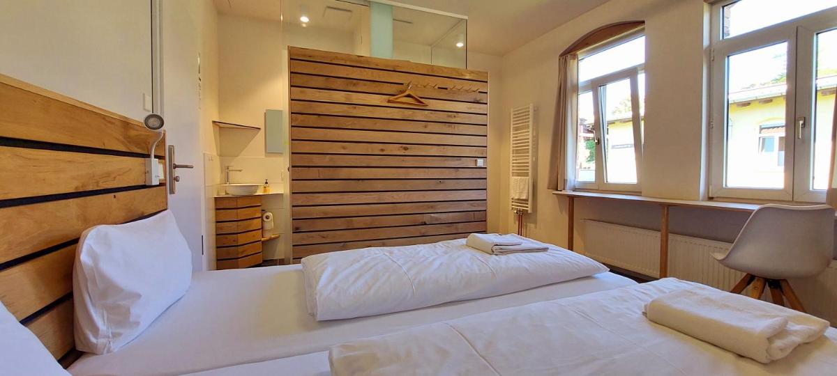 albgut GmbH - Übernachten im Kulturdenkmal Altes Lager Hotel BT7 und BT9 - Housity