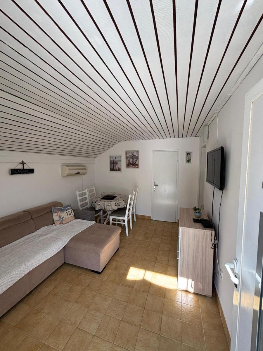 Emilija Apartments Privlaka - Housity
