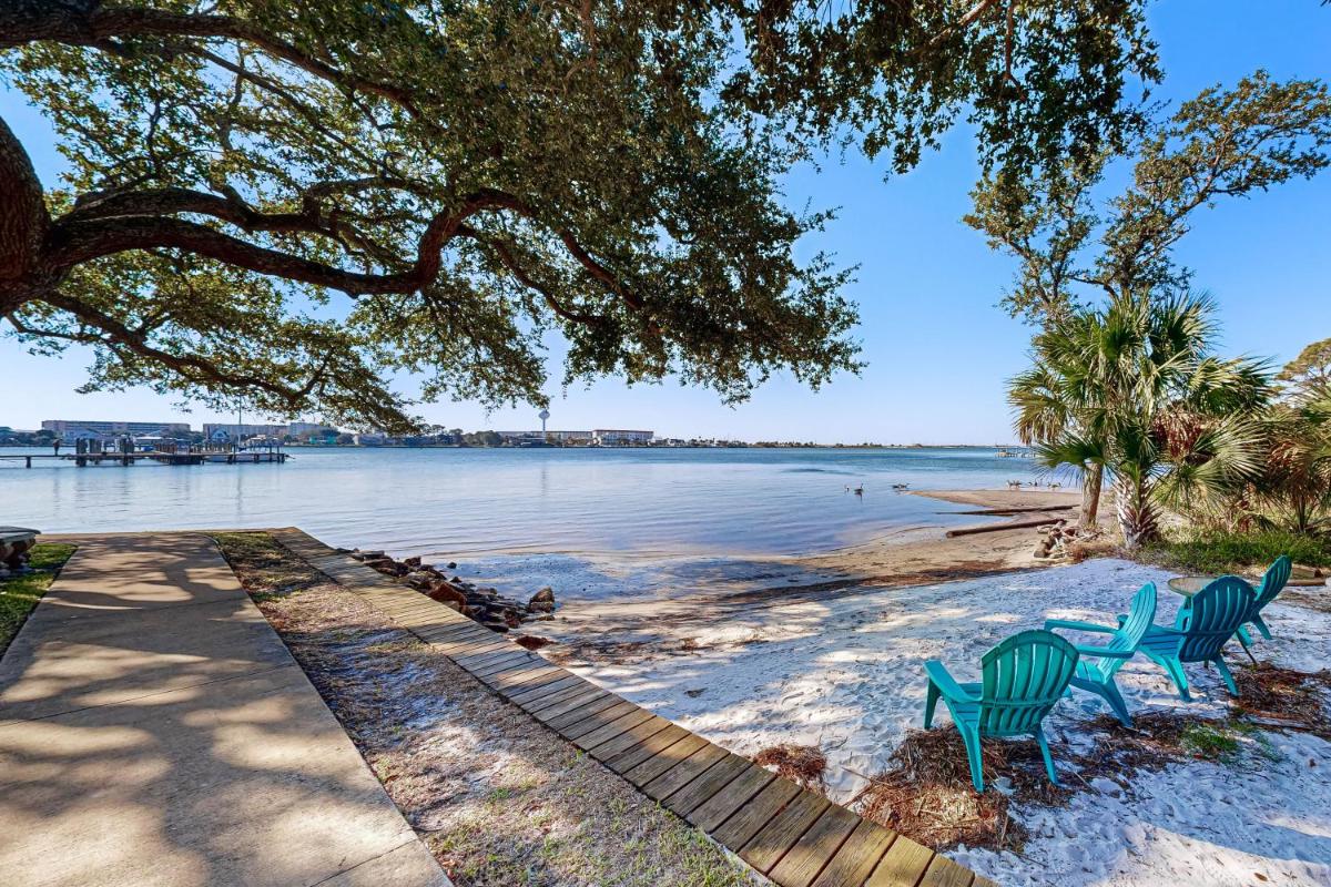 Pirates Bay III - Housity