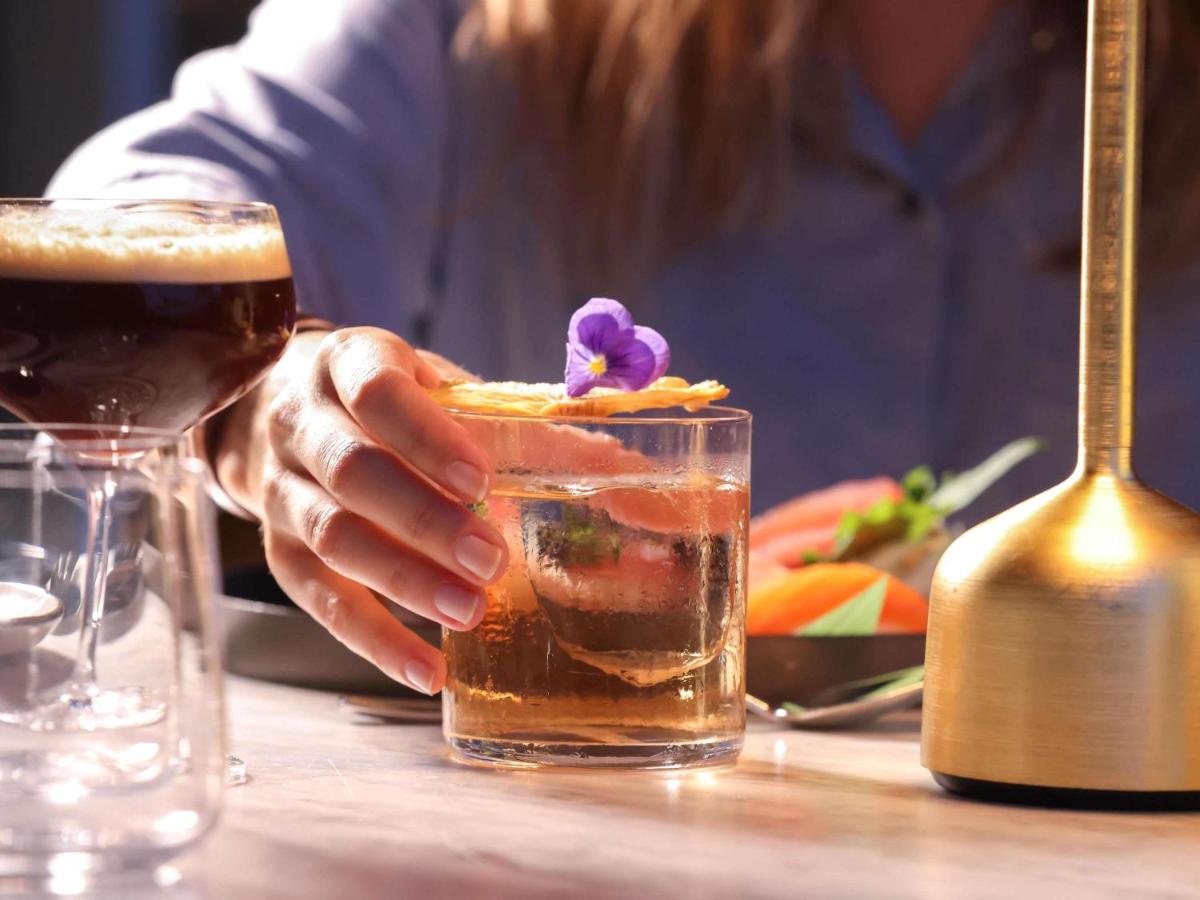 Boissons dans l'établissement Mondrian Cannes