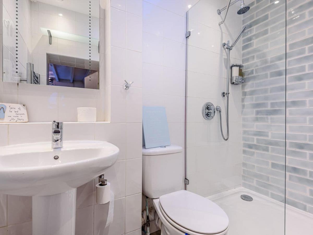 Pebble Cottage - Housity