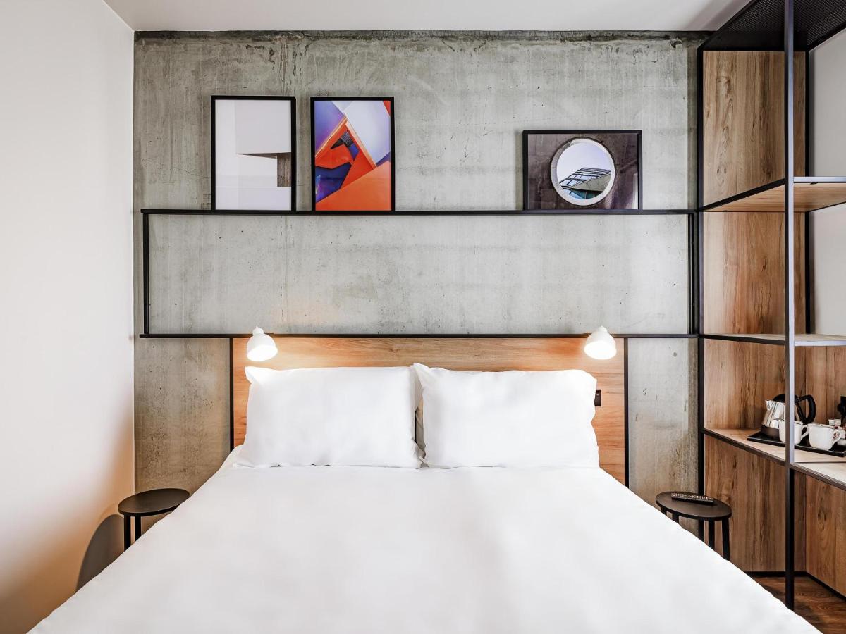 ibis Bridgwater, M5 Jct23 - Housity