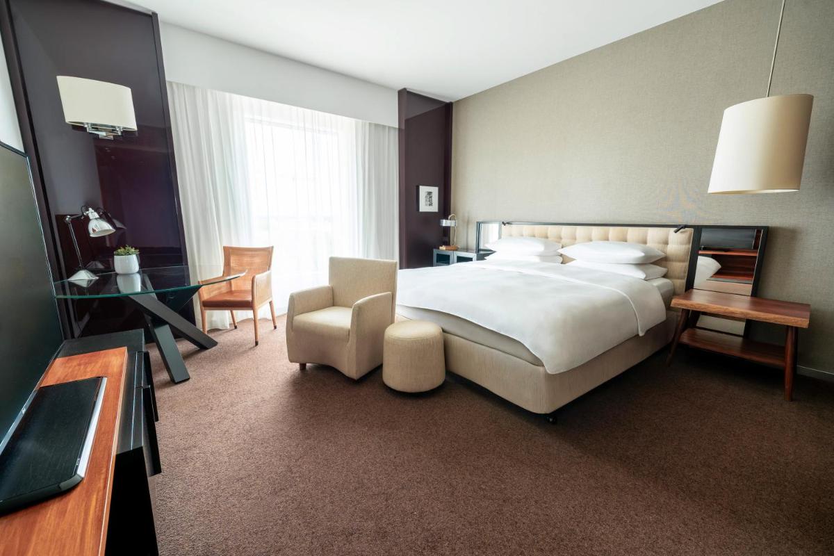 Ein Bett oder Betten in einem Zimmer der Unterkunft Grand Hyatt Berlin