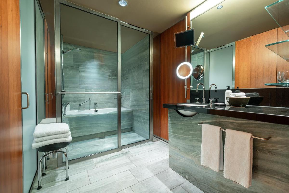 Ein Badezimmer in der Unterkunft Grand Hyatt Berlin
