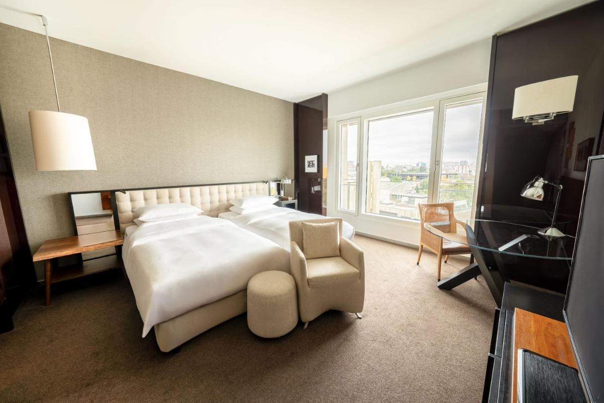 Ein Bett oder Betten in einem Zimmer der Unterkunft Grand Hyatt Berlin