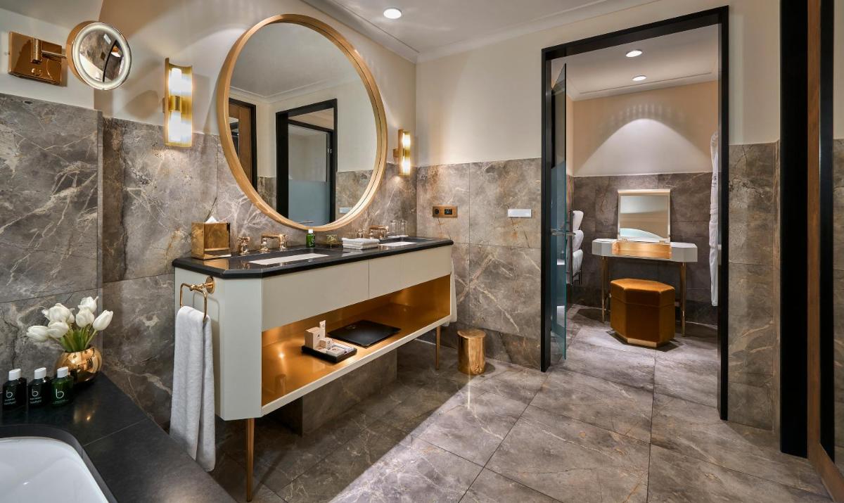 Salle de bains dans l'établissement Apogée Courchevel, Oetker Hotels