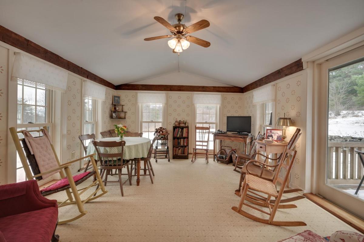 Cabin Vacation Rental ~ 8 Mi to Penn State! - Housity