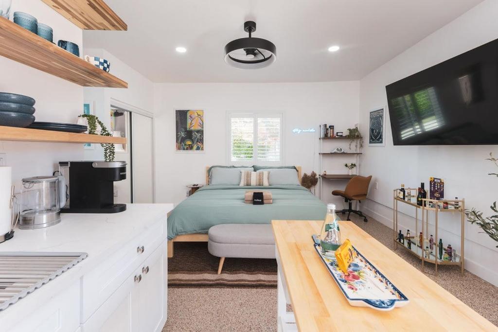 Renovated Stylish Guesthouse By Claremont With Private Patio - Housity