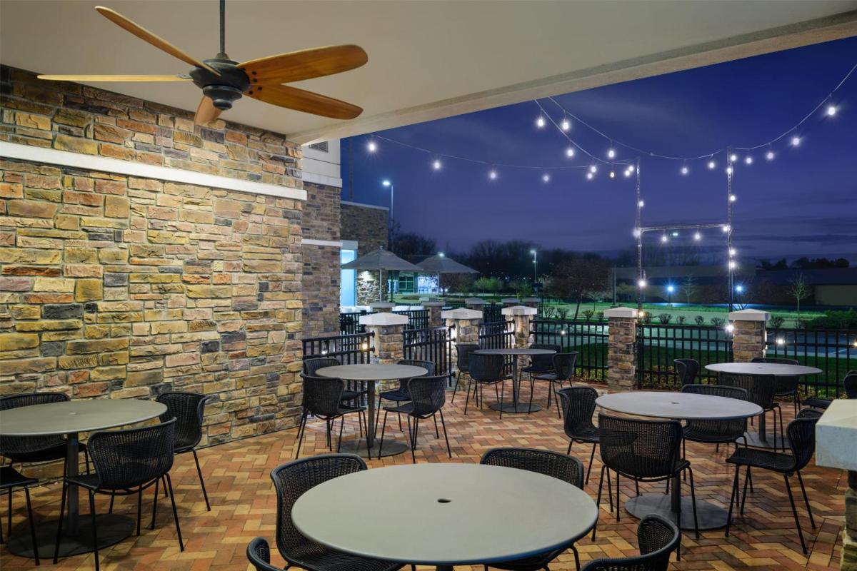 Hyatt Place Canton - Housity