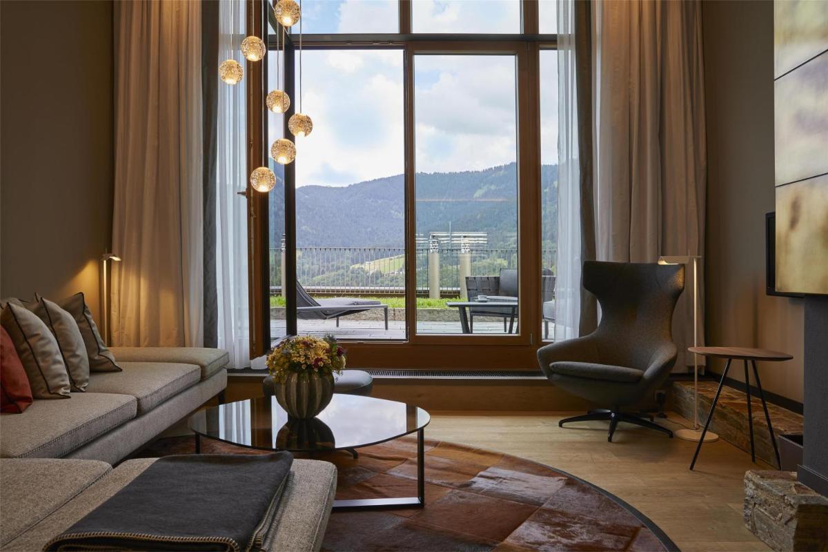 Ein allgemeiner Bergblick oder ein Berglick von des Resorts aus