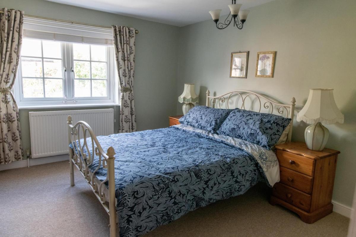 Cosy Period Cottage in Titchfield Village - Housity