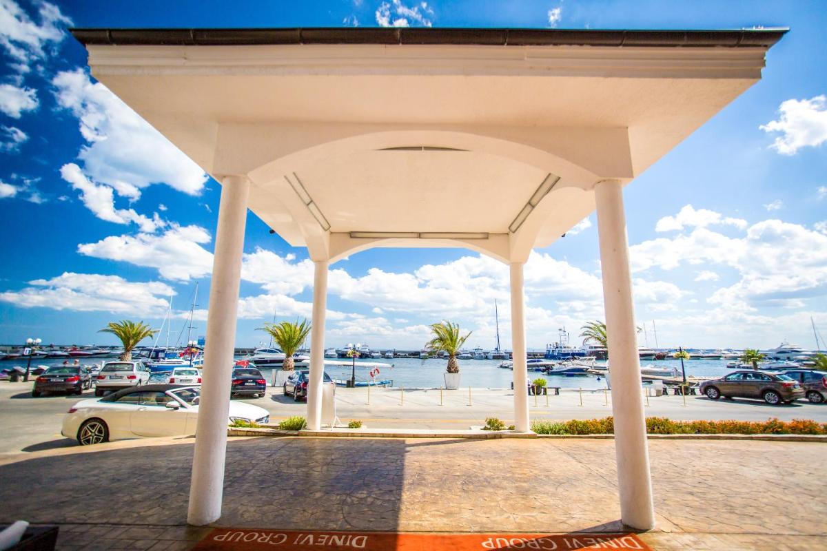 Suitetrails - Hotel Palace Marina Dinevi
