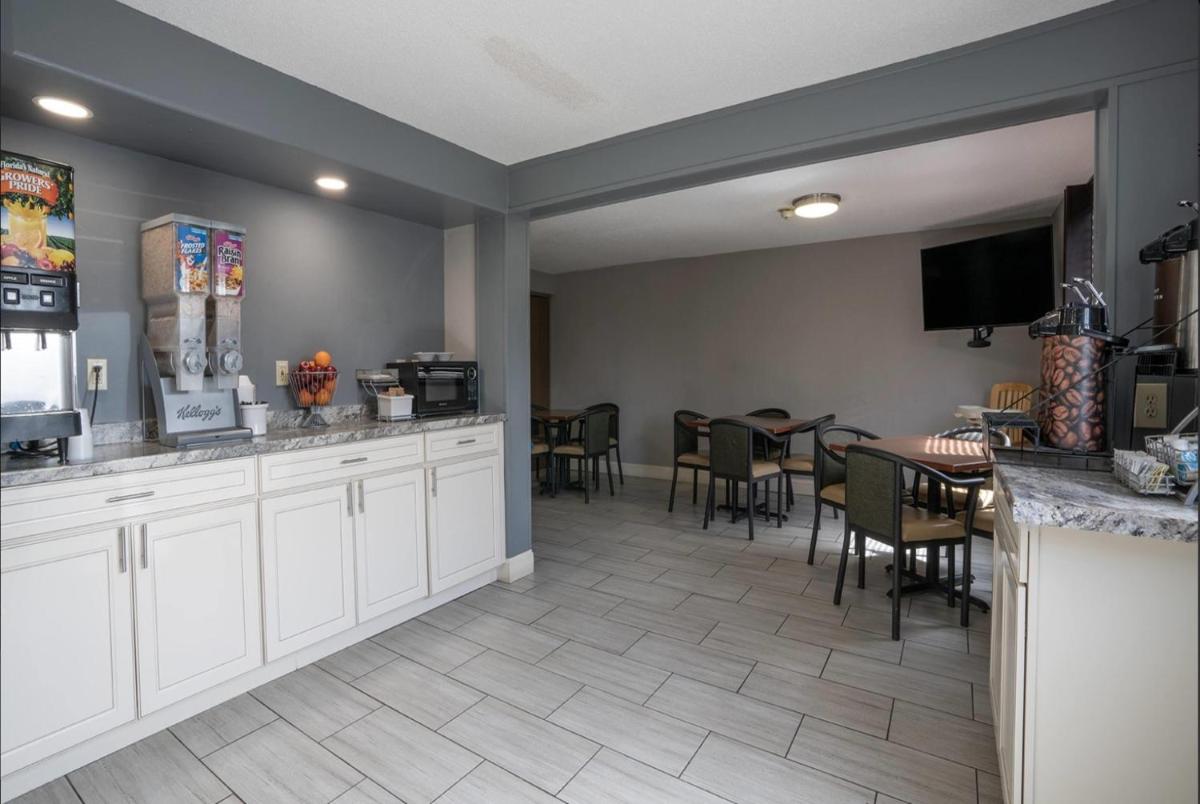 Super 8 by Wyndham Miles City - Housity