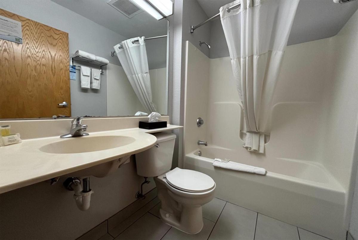 Microtel Inn by Wyndham Champaign - Housity