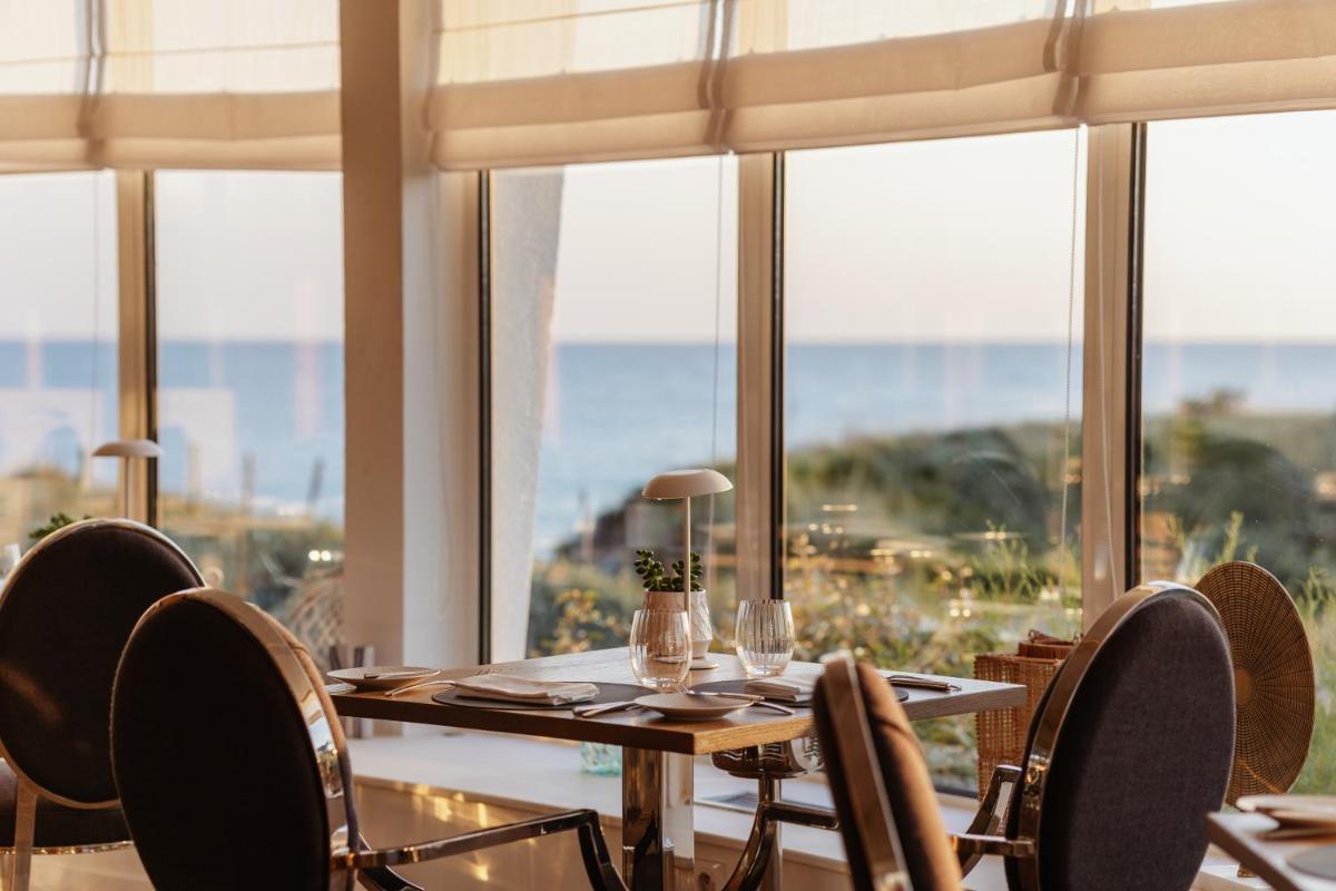 Vue générale sur la mer ou vue sur la mer prise depuis l'hôtel