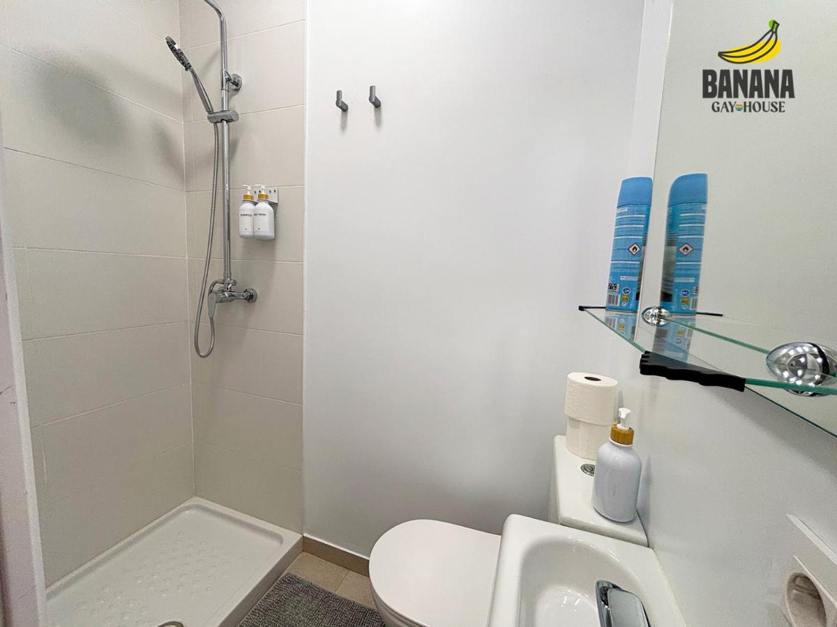Banana Gay House - Only Men - Housity
