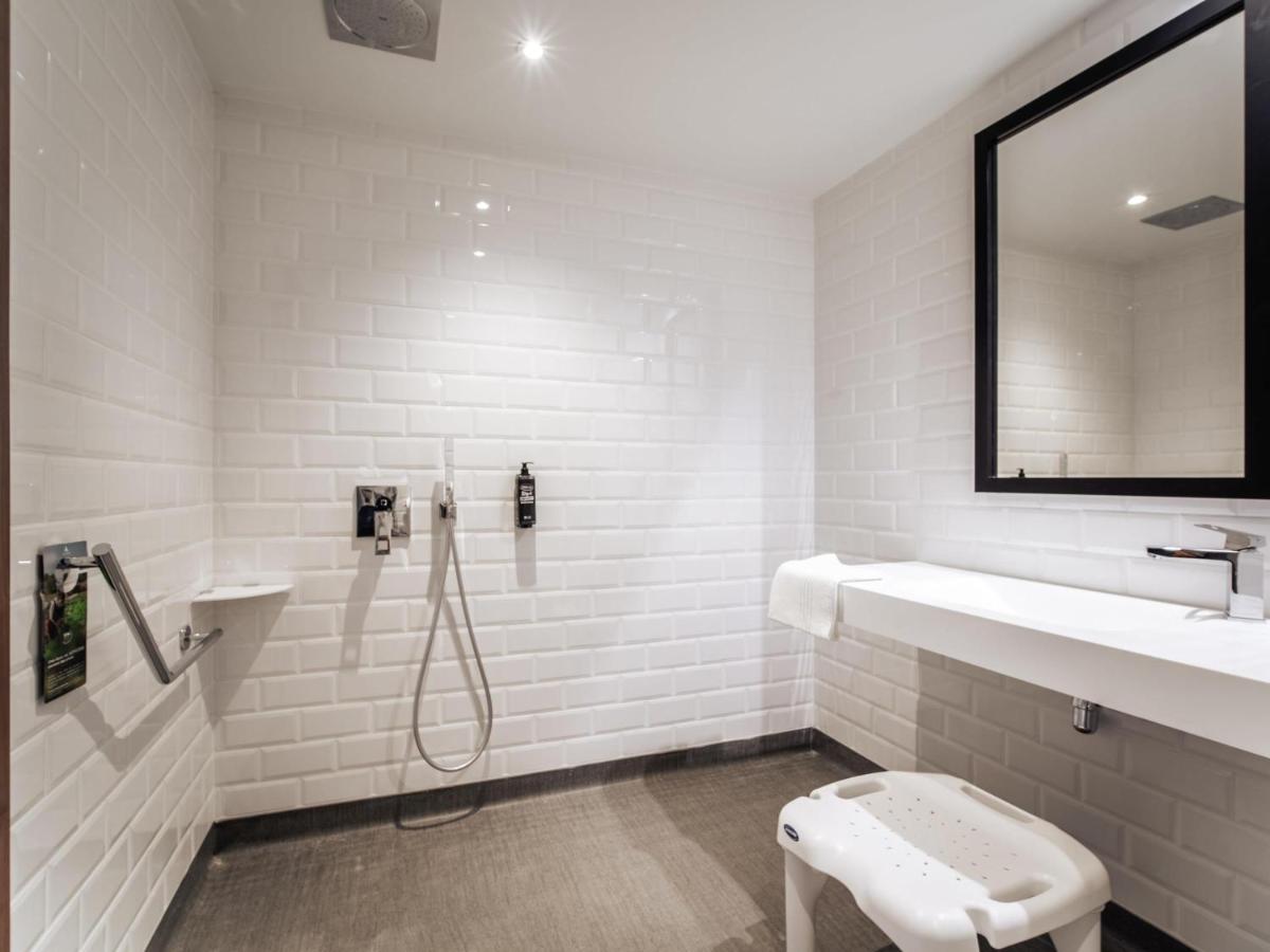 Salle de bains dans l'établissement ibis Styles Castelnaudary