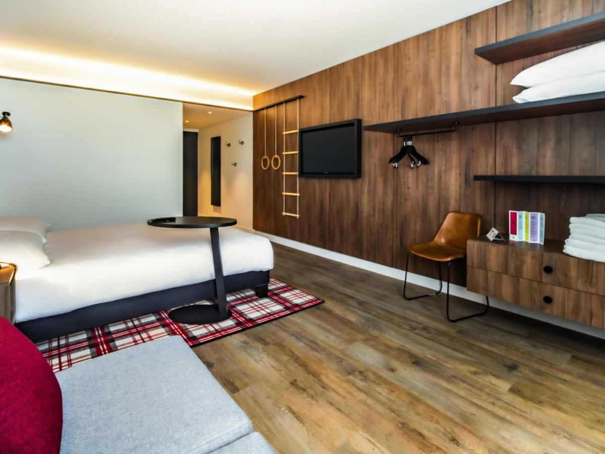 Télévision ou salle de divertissement dans l'établissement ibis Styles Castelnaudary