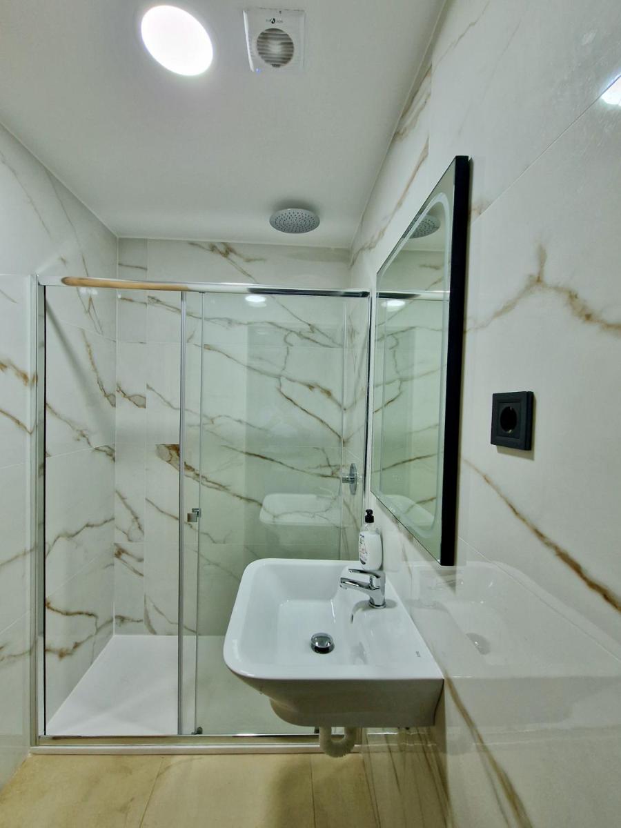 Velvet Hostel Business - Housity