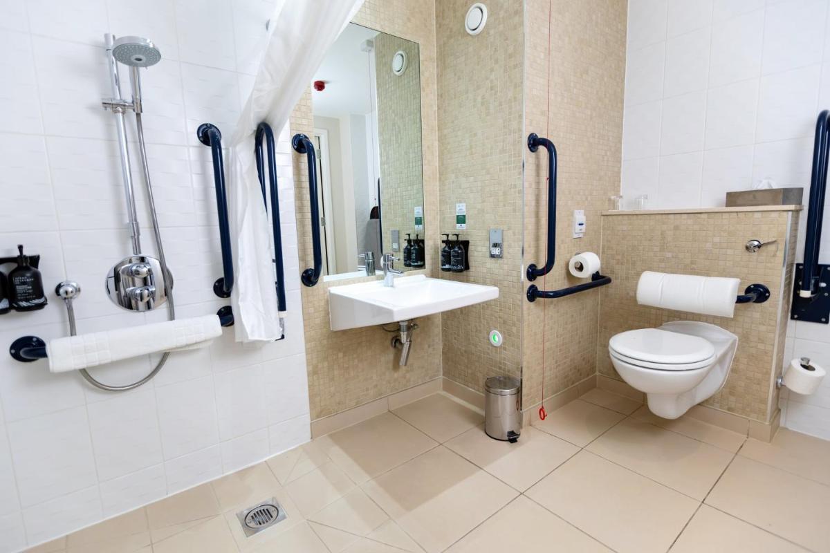 Holiday Inn Manchester-Mediacityuk, an IHG Hotel - Housity