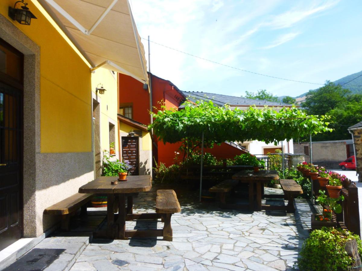 Hotel Rural La Pista - Housity
