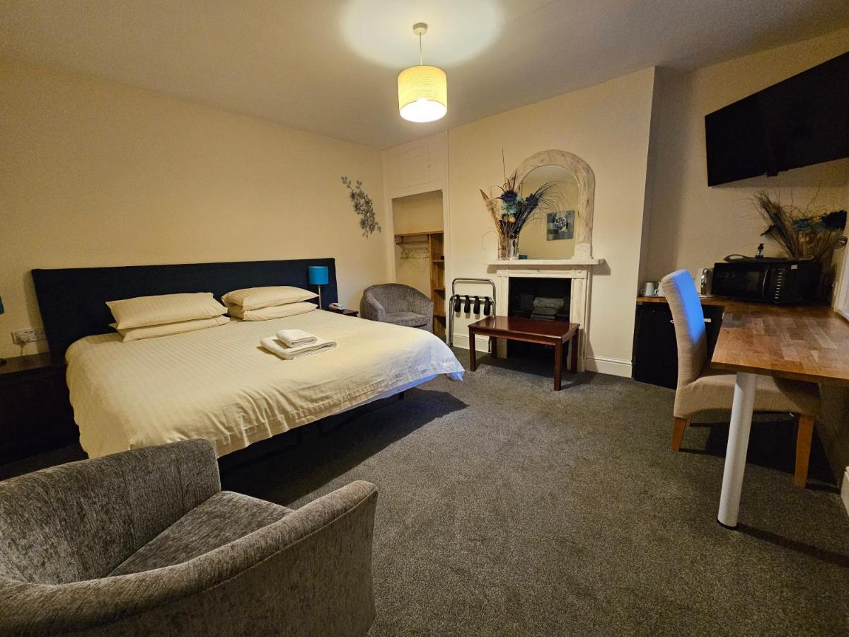 Edward Hotel - Housity