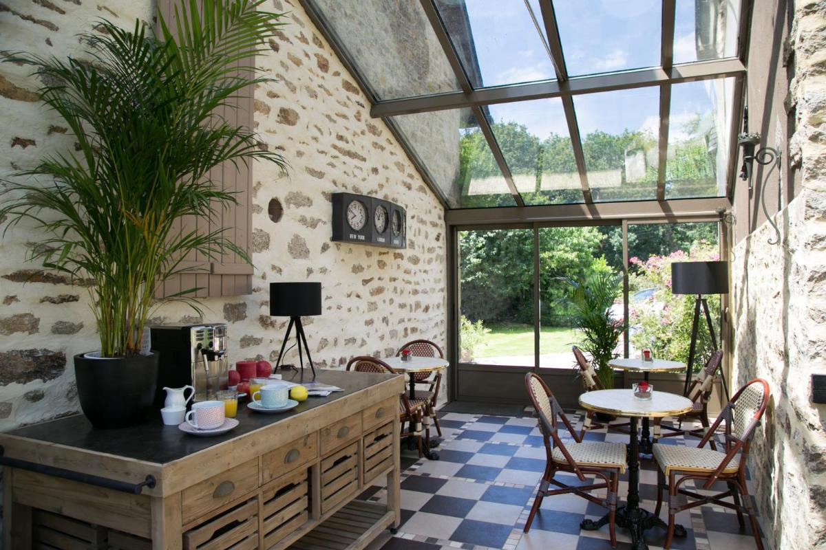Les Dames de Nage - Housity