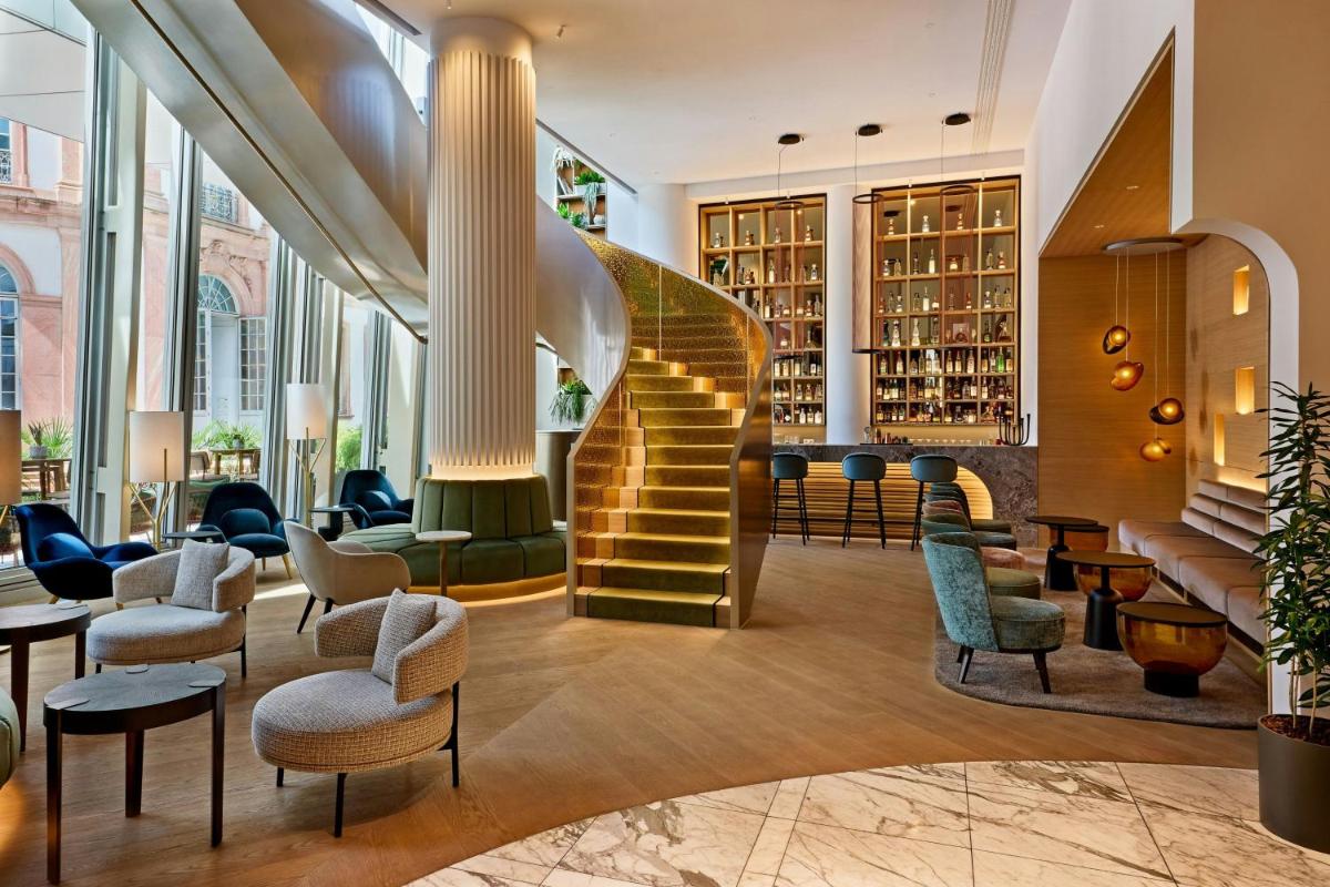 Ein Sitzbereich in der Unterkunft JW Marriott Hotel Frankfurt