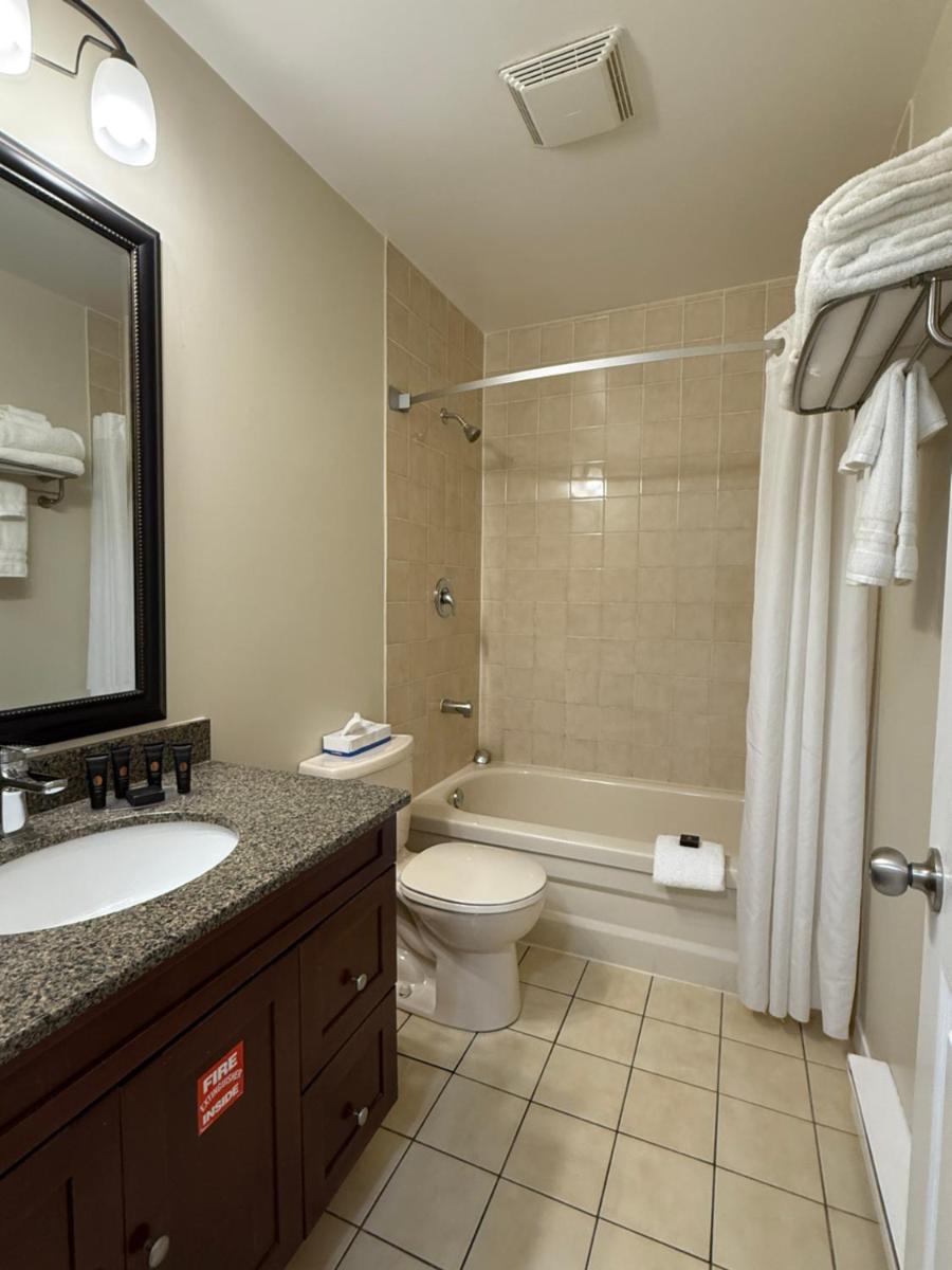 Aurora Inn - Housity
