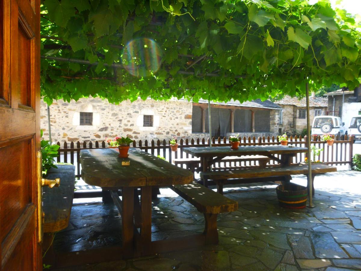 Hotel Rural La Pista - Housity