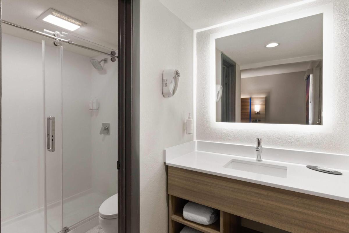 La Quinta Inn by Wyndham Nashville South - Housity
