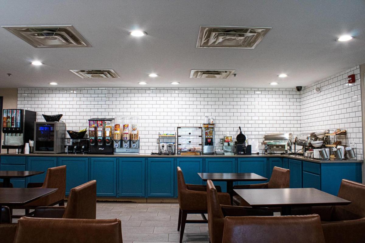 Country Inn & Suites by Radisson, Carlisle, PA - Housity