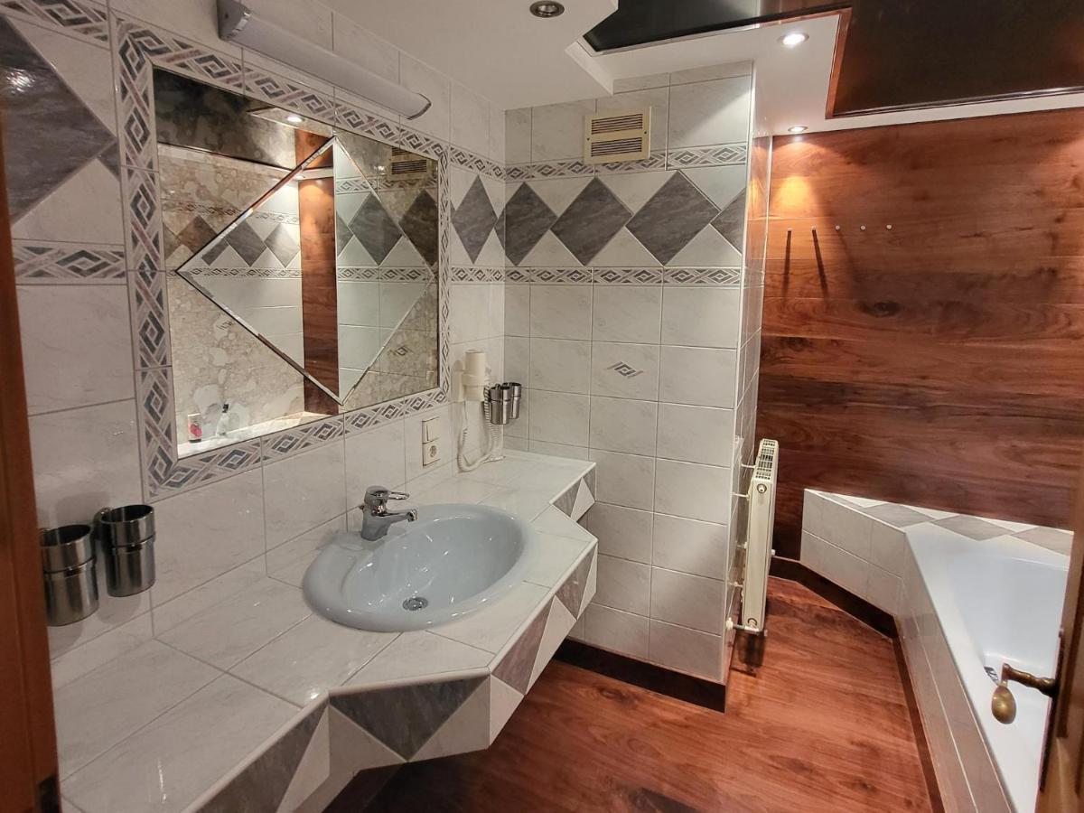 Apartment in Neukirchen with a balcony - Housity