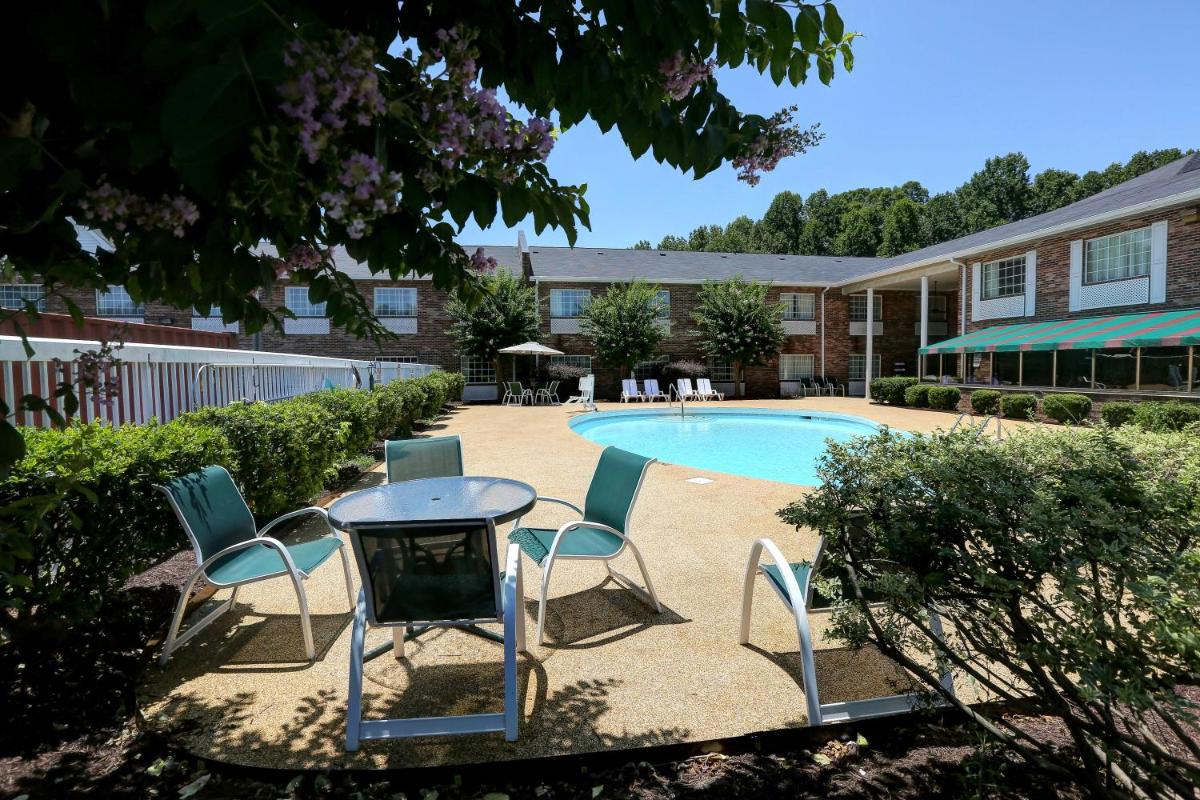 Country Inn & Suites by Radisson, Charlotte I-85 Airport, NC - Housity