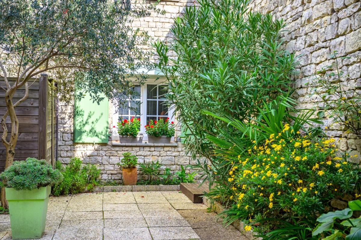 Jardin de l'établissement Hôtel Le Peu Breton