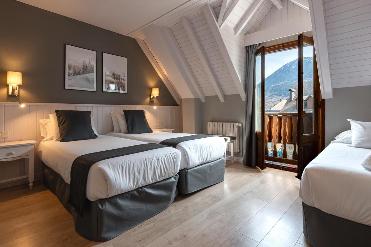 Hotel Ribaeta - Housity