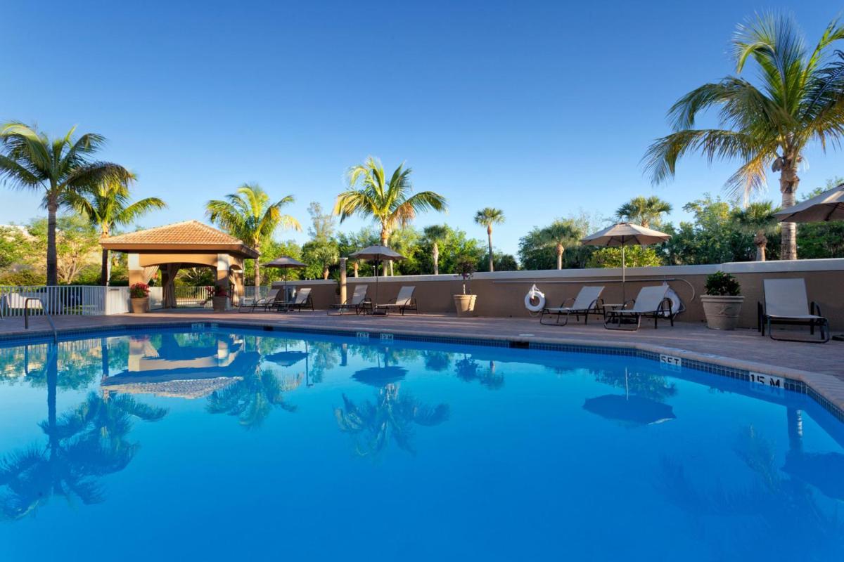 Holiday Inn Express & Suites Naples Downtown - 5th Avenue, an IHG Hotel - Housity