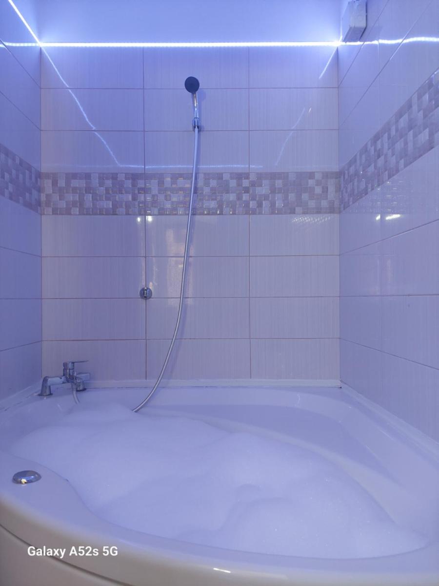 Love Holiday Suite 2 - Housity