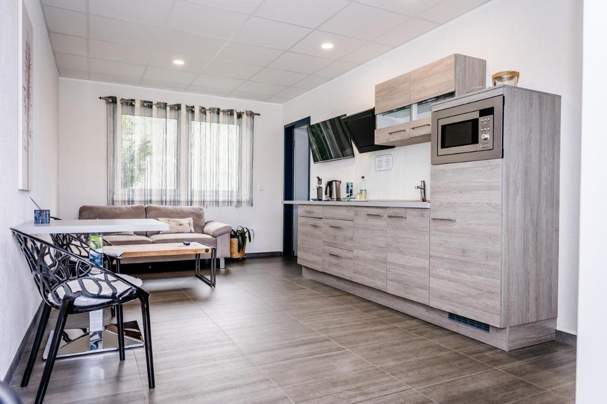 Hotel Burgholz - Housity