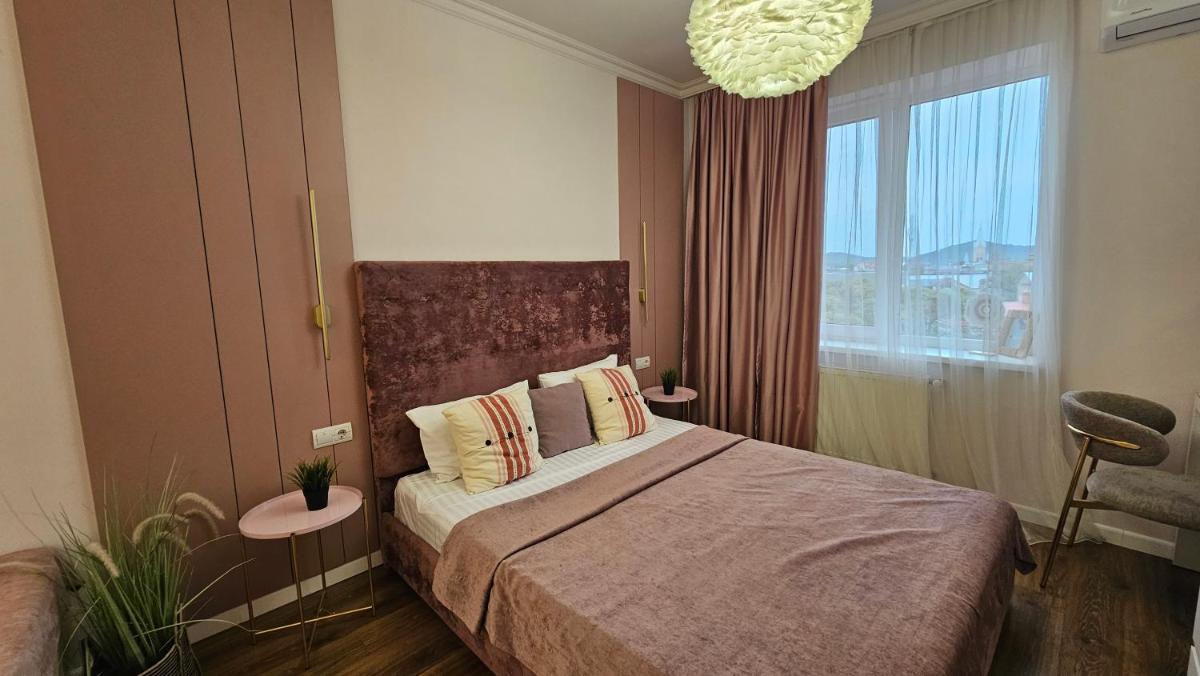 Soft Pink Apartment - Housity