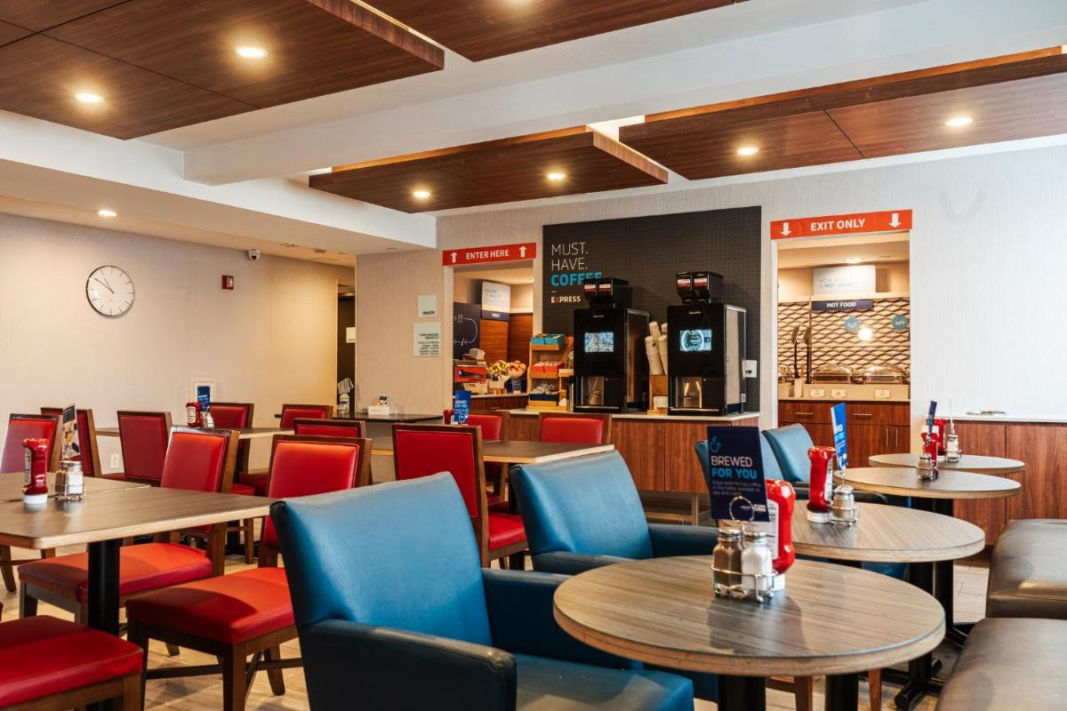 Holiday Inn Express Maspeth, an IHG Hotel - Housity