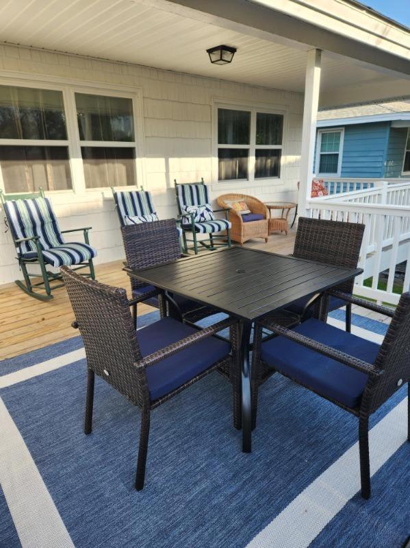 Spacious Beach House Steps to Sand - Housity