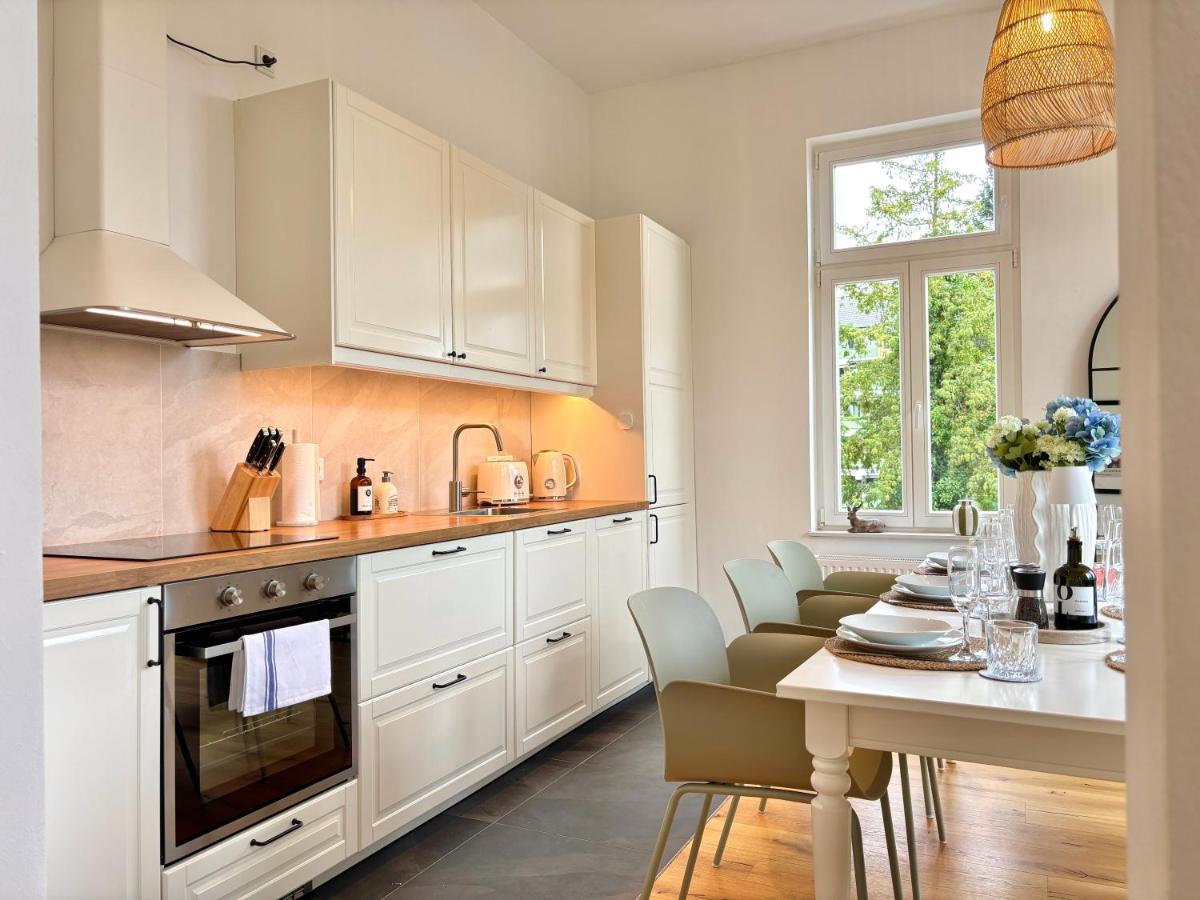 HyggeLiving - NEU - LUXUS - Villa - Bergblick - 3 Balkone - Parken - 100qm - Housity