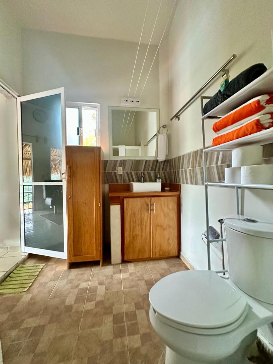 EXCLUSIVO BUNGALOW CON ALBERCA Y PLAYA SEMI-PRIVADA, PLAYA ZIPOLITE-MAZUNTE, 8 PLAYAS CERCANAS, ESPECTACULAR VISTA AL OCEANO PACÍFICO, ALBERCA INFINITA, DISFRUTA DE ESTE ACUARIO OCEÁNICO Y GOZA DIVERSOS TOURS EN MAR ABIERTO! 2 kayacs, WiFi Starlink - Housity