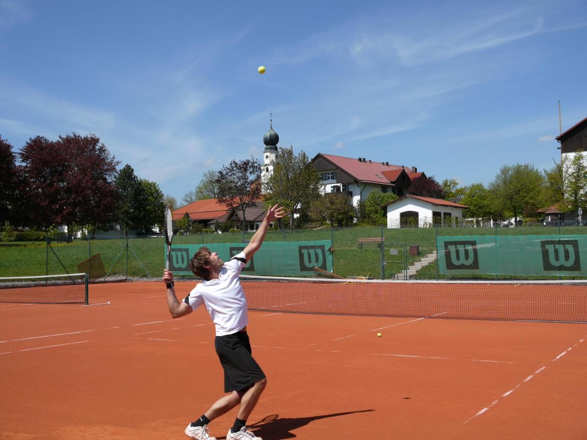 Tennis und/oder Squash in der Unterkunft Hotel Gut Ising oder in der Nähe