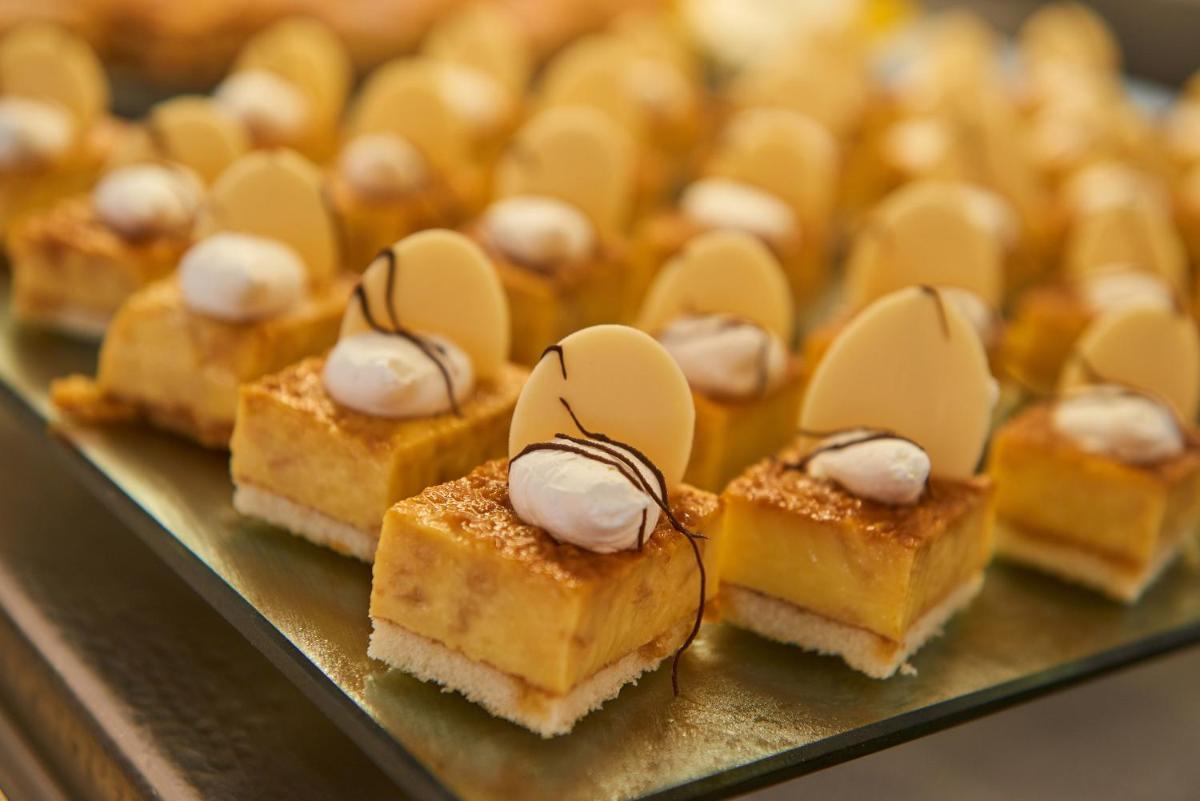 Comida en o cerca de este hotel