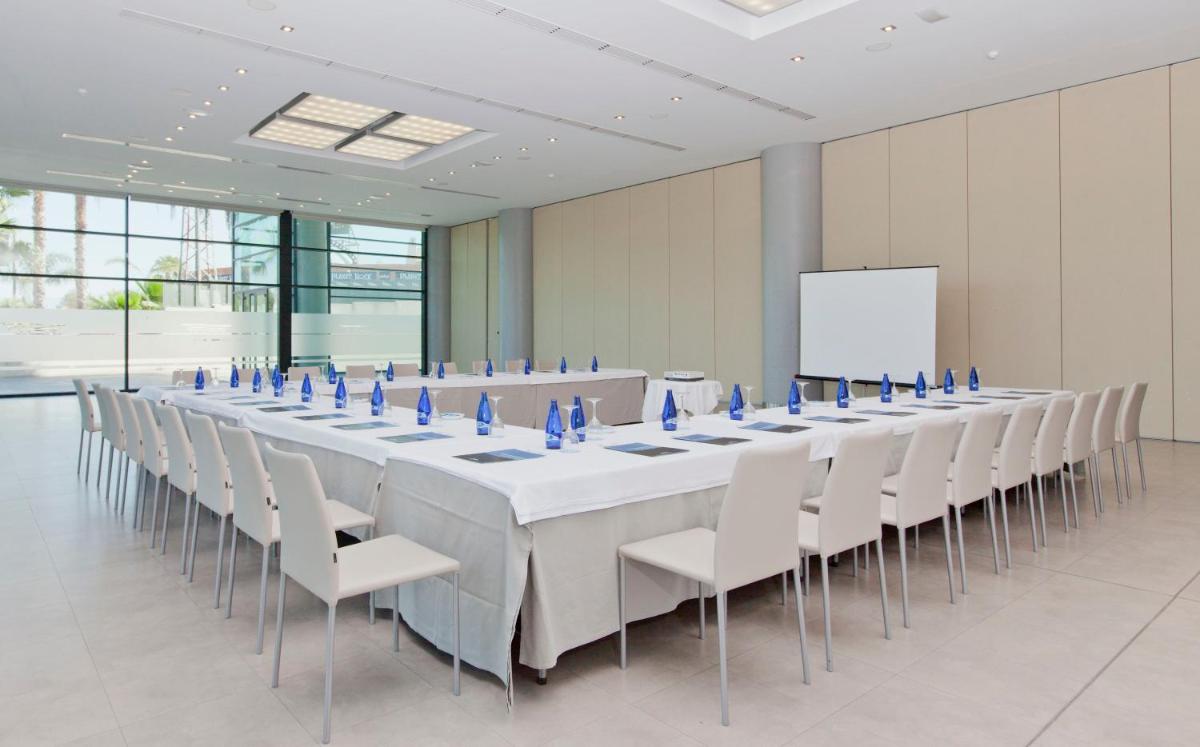 Zona business o sala de conferencias en Hotel Deloix 4* Sup